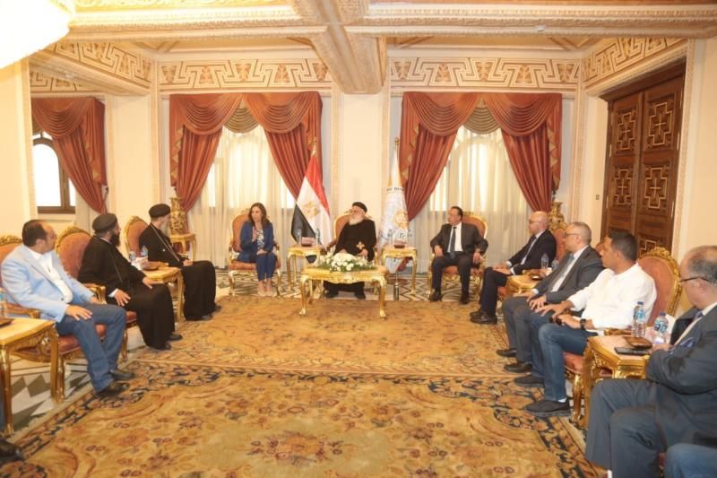 وزيرة الثقافة ومحافظ الإسكندرية يفتتحان الدورة السابعة لمعرض الكتاب بالكاتدرائية المرقسية بالإسكندرية