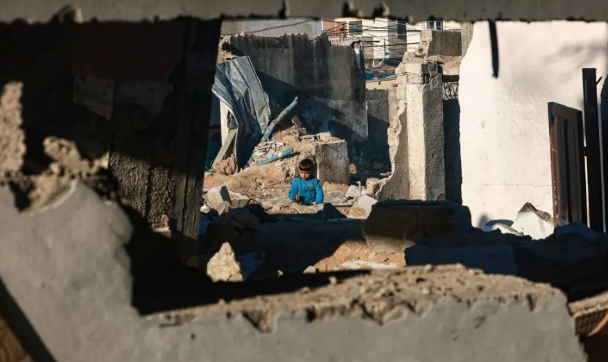 الاقتصاد الفلسطيني ينكمش 35% مع دخول الحرب على غزة شهرها…