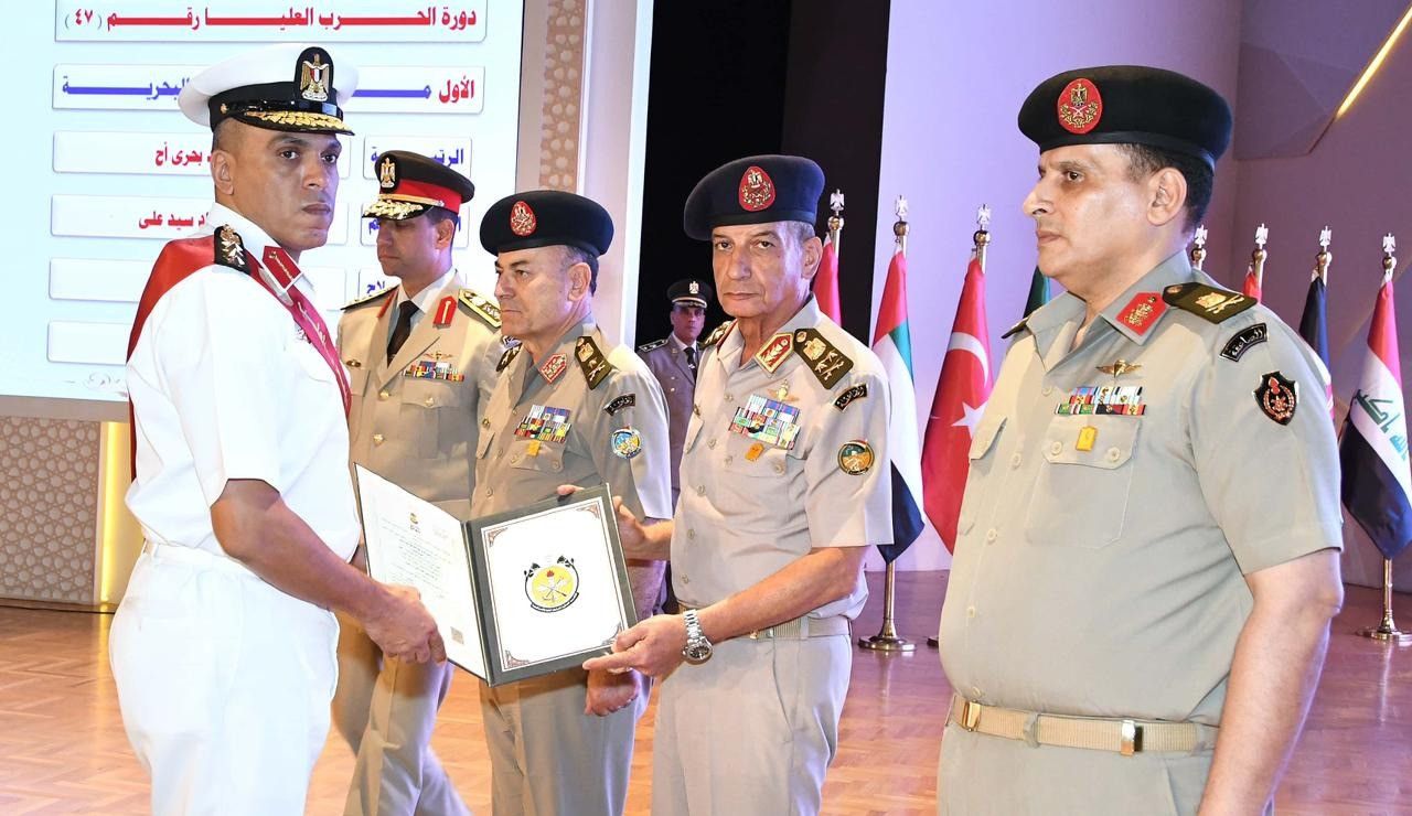الفريق أول محمد زكي يشهد تخرج دورات جديدة بالأكاديمية العسكرية (فيديو)