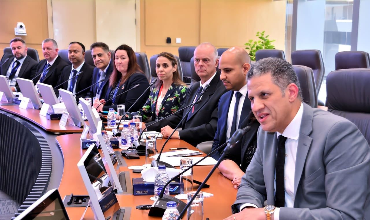 وزير الطيران يبحث سُبل التعاون المصري البريطاني في مجال النقل الجوي