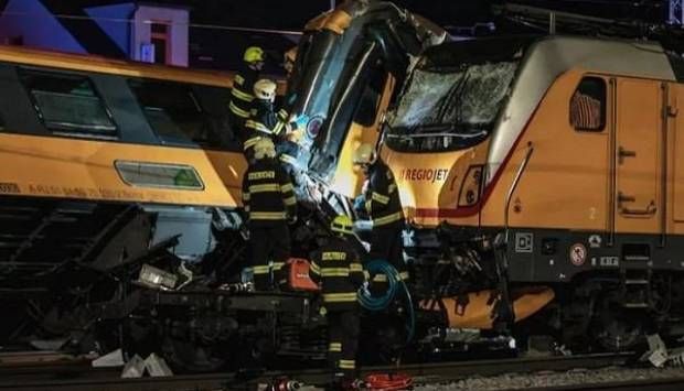 4 قتلى و5 جرحى في تصادم بين قطار وحافلة في سلوفاكيا