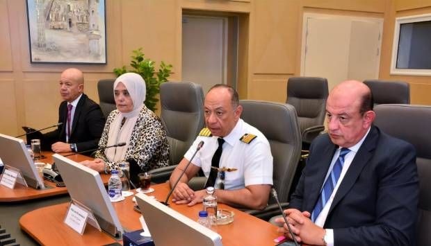 وزير الطيران يبحث سُبل التعاون المصري البريطاني في مجال النقل الجوي