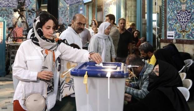 الانتخابات الإيرانية: بزشكيان يتقدم في السباق الرئاسي.. وإعادة محتملة