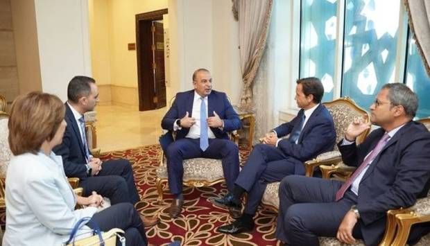 نائب وزيرة التخطيط يبحث مع مسئولي نيسان للسيارات سبل تعزيز التعاون المشترك