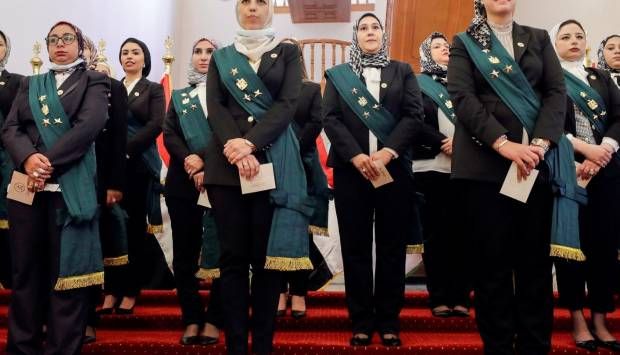 المرأة المصرية من تضييق «الإرهابية» إلى تمكين الجمهورية الجديدة (إنفوجراف)