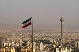 إعلامي سعودي يصل إيران ويفعل هذا الشيء داخل مطار وشوارع طهران ولأول مرة !