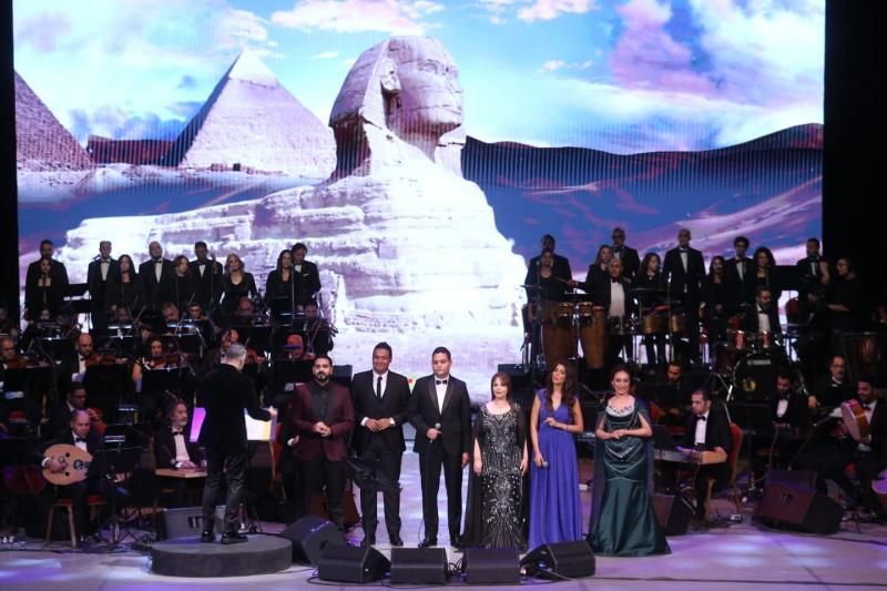 وزيرة الثقافة تشهد احتفالية ”ثورة شعب.. ليلة في حب مصر” بالأوبرا احتفاءً...