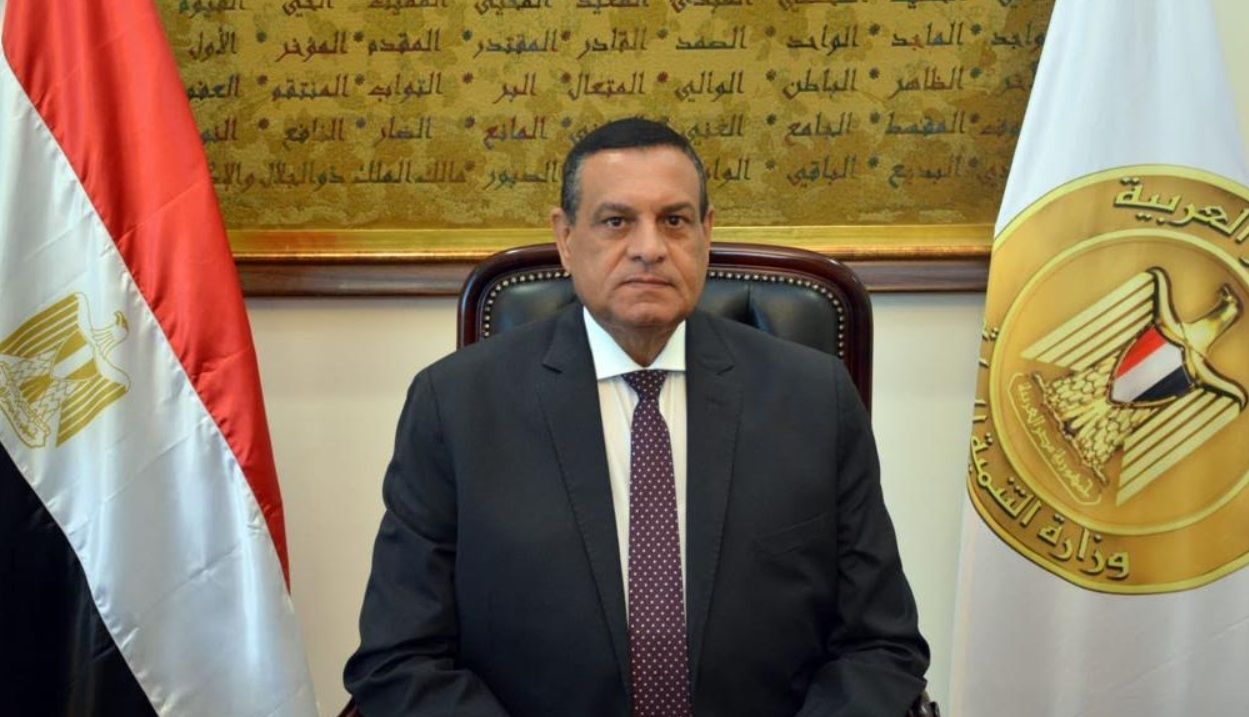 تبدأ غدا.. الحكومة تعلن المواعيد الجديدة لغلق المحال…