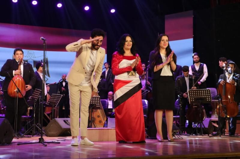 قصور الثقافة تحتفل بذكرى ثورة 30 يونيو وسط إقبال كبير على مسرح...