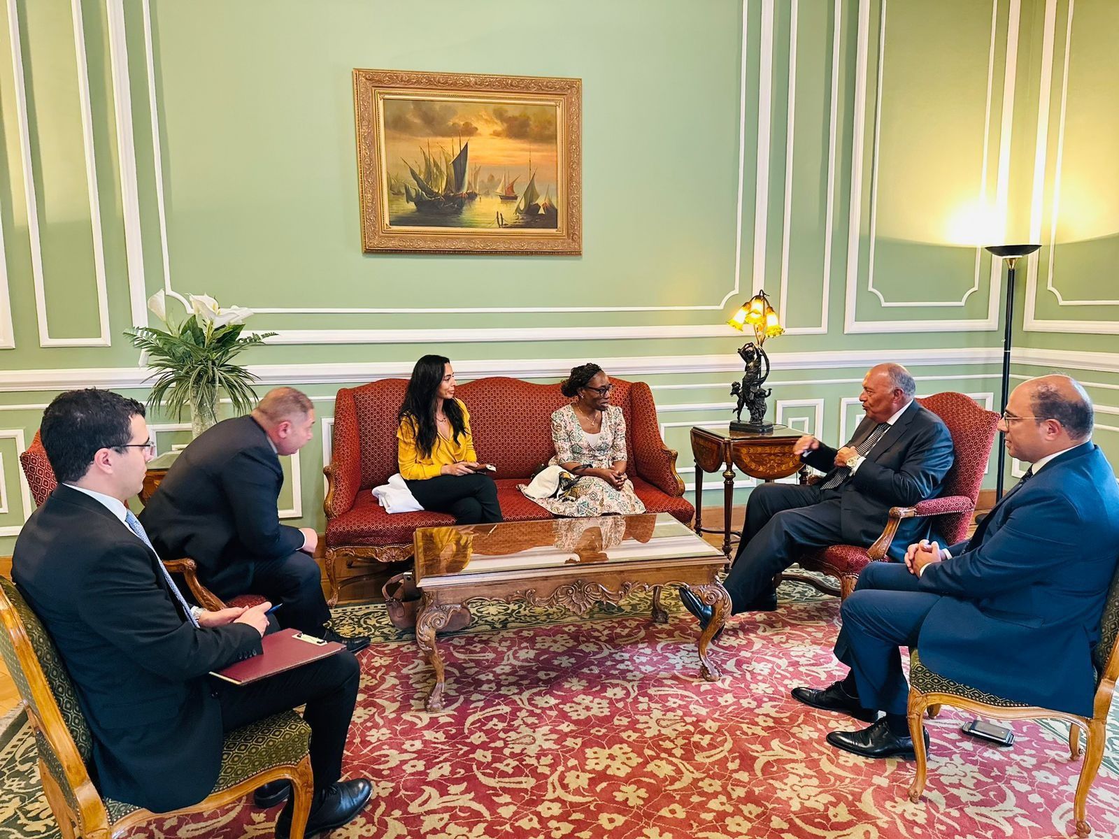 وزير الخارجية يستقبل رئيسة مجموعة الأزمات الدولية