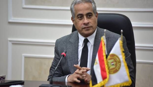 وزير العمل يشكر العاملين بالوزارة والمديريات المختلفة