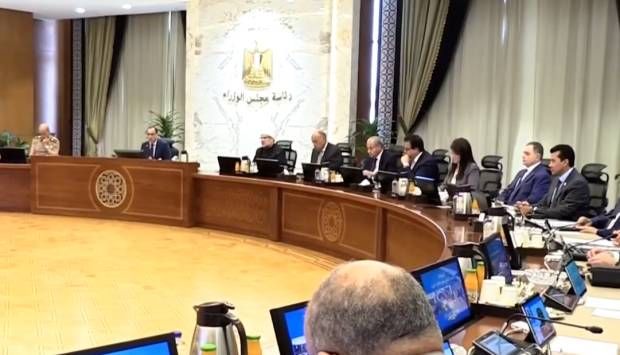 عمرو خليل يستعرض تاريخ الحكومات في مصر منذ 2014 (فيديو)