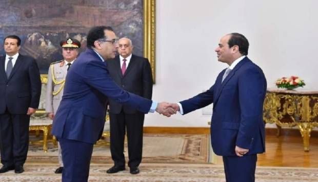 عاجل| السيسي يطالب الوزراء الجدد بالتطوير الشامل للسياسات والأداء الحكومي