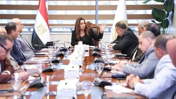 منال عوض تلتقي قيادات «التنمية المحلية» لمتابعة الملفات المهمة