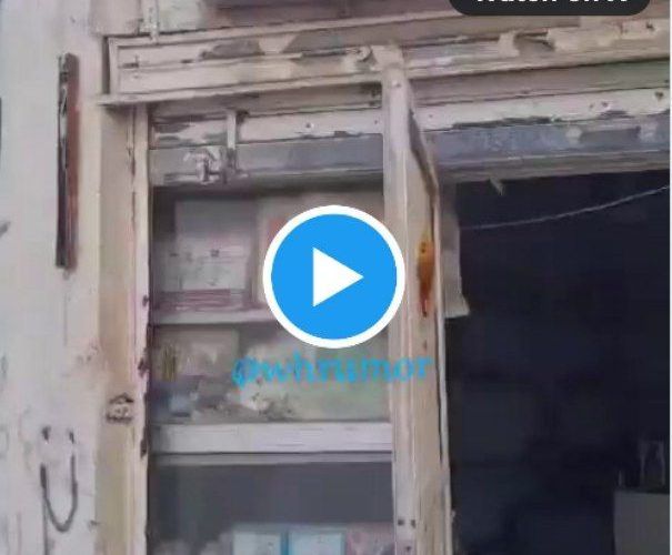 اتفرج مواطن سعودي حاول فتح بقالة مقفلة لمدة 33 عام …لن تصدق ماالذي عثر عليه بداخلها!