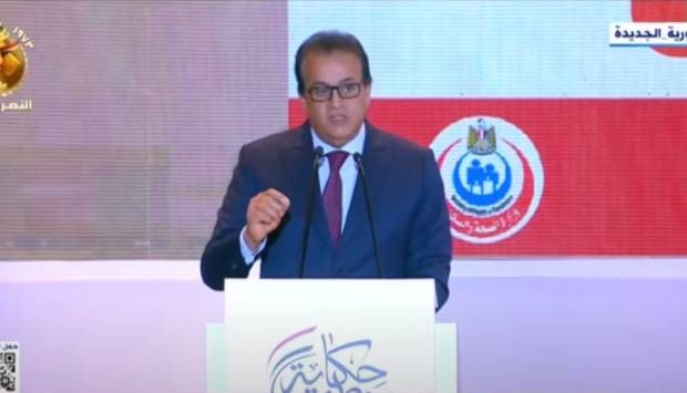 الدكتور خالد عبدالغفار وزير الصحة.. مسيرة حافلة بالعطاء