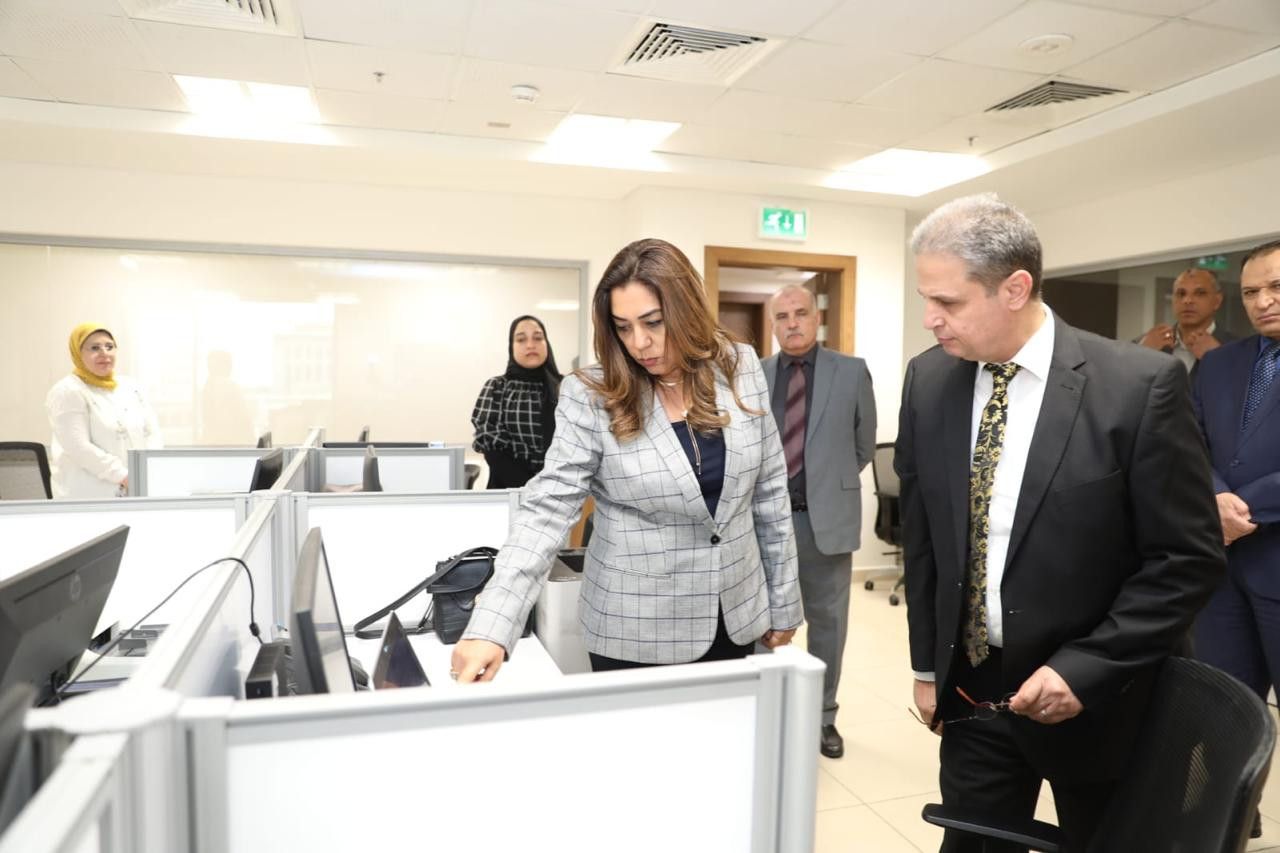 وزيرة التنمية المحلية ترفع شعار العمل الجماعي لتطوير جميع القطاعات (صور)