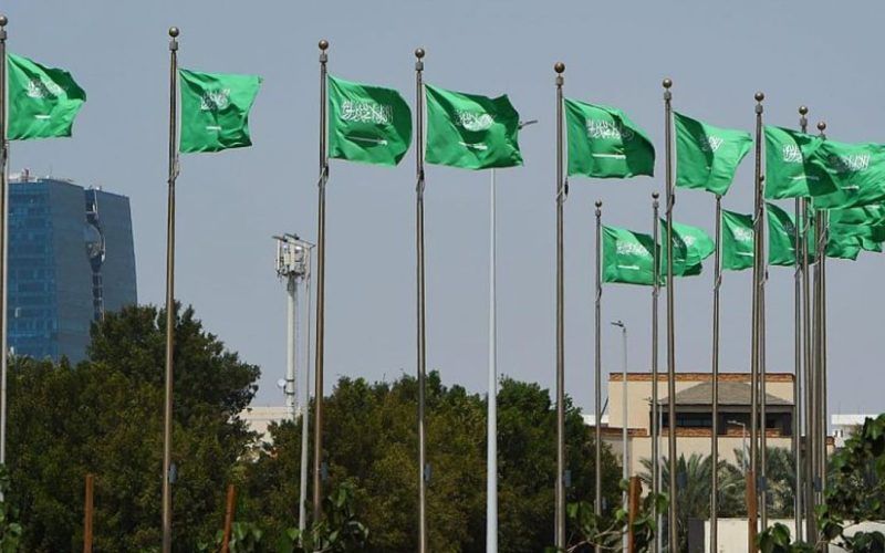 السعر الجديد ..الداخلية السعودية تعلن رفع رسوم تجديد الإقامة للمغتربين