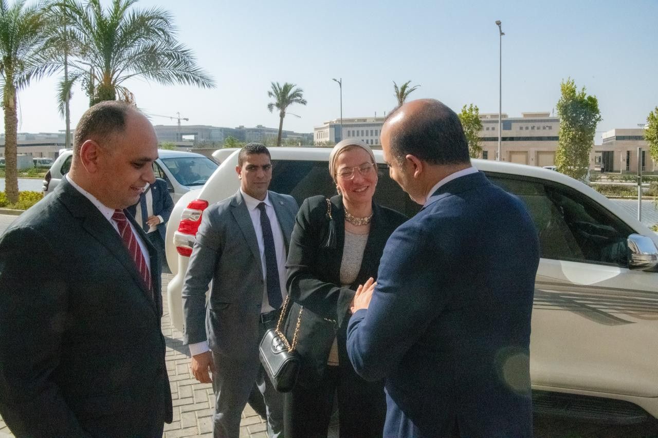 وزيرة البيئة: حريصون على تهيئة المناخ للمستثمرين (صور)