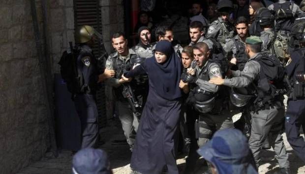 بينهم سيدة وأسرى سابقون.. الاحتلال يعتقل 10 فلسطينيين بالضفة الغربية