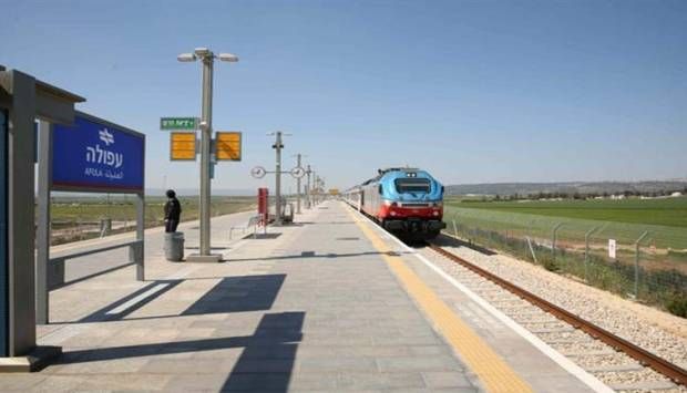 إعلام إسرائيلي: توقف حركة القطارات من حيفا إلى نهاريا بسبب الوضع الأمني