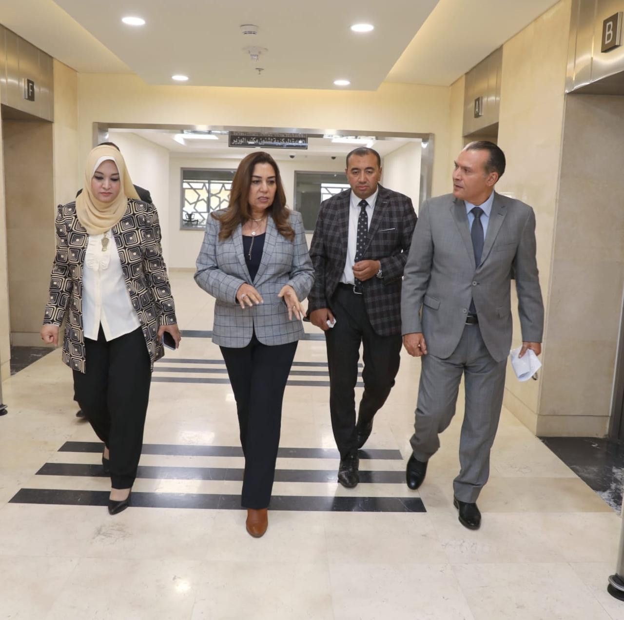 وزيرة التنمية المحلية ترفع شعار العمل الجماعي لتطوير جميع القطاعات (صور)