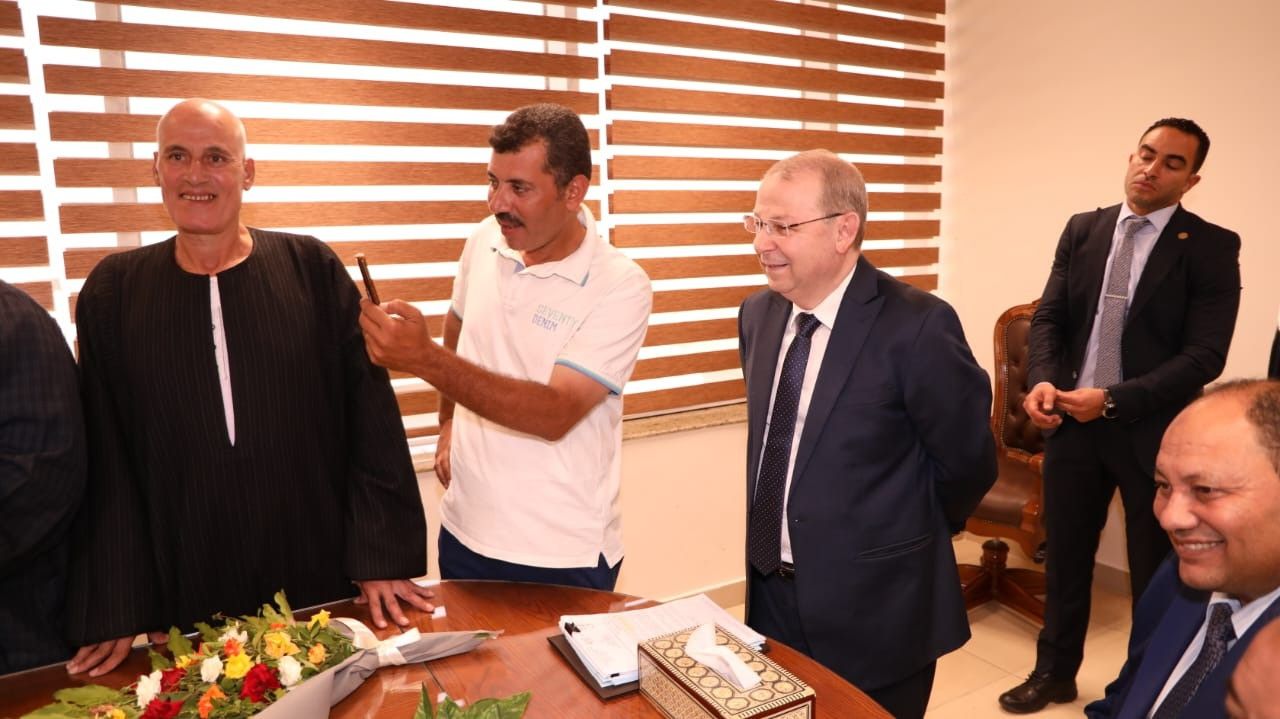 وزير الزراعة: توجيهات من الرئيس السيسي بزيادة الاهتمام بالفلاحين