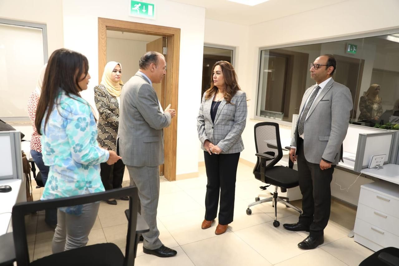 وزيرة التنمية المحلية ترفع شعار العمل الجماعي لتطوير جميع القطاعات (صور)