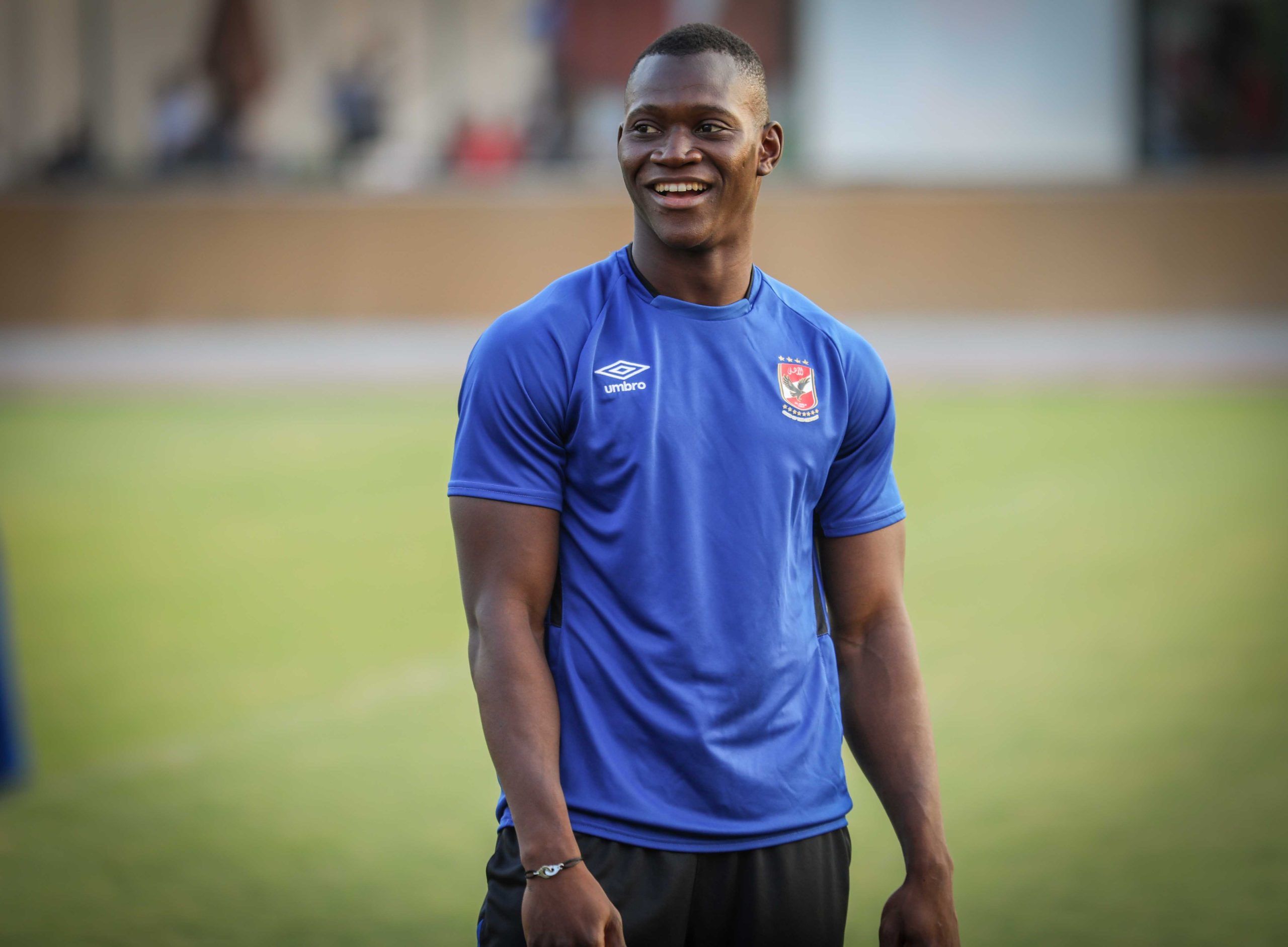 بديلا لنجم وسط ملعب القلعة الحمراء.. الأهلي يسعى لخطف نجم نادي يانج أفريكانز