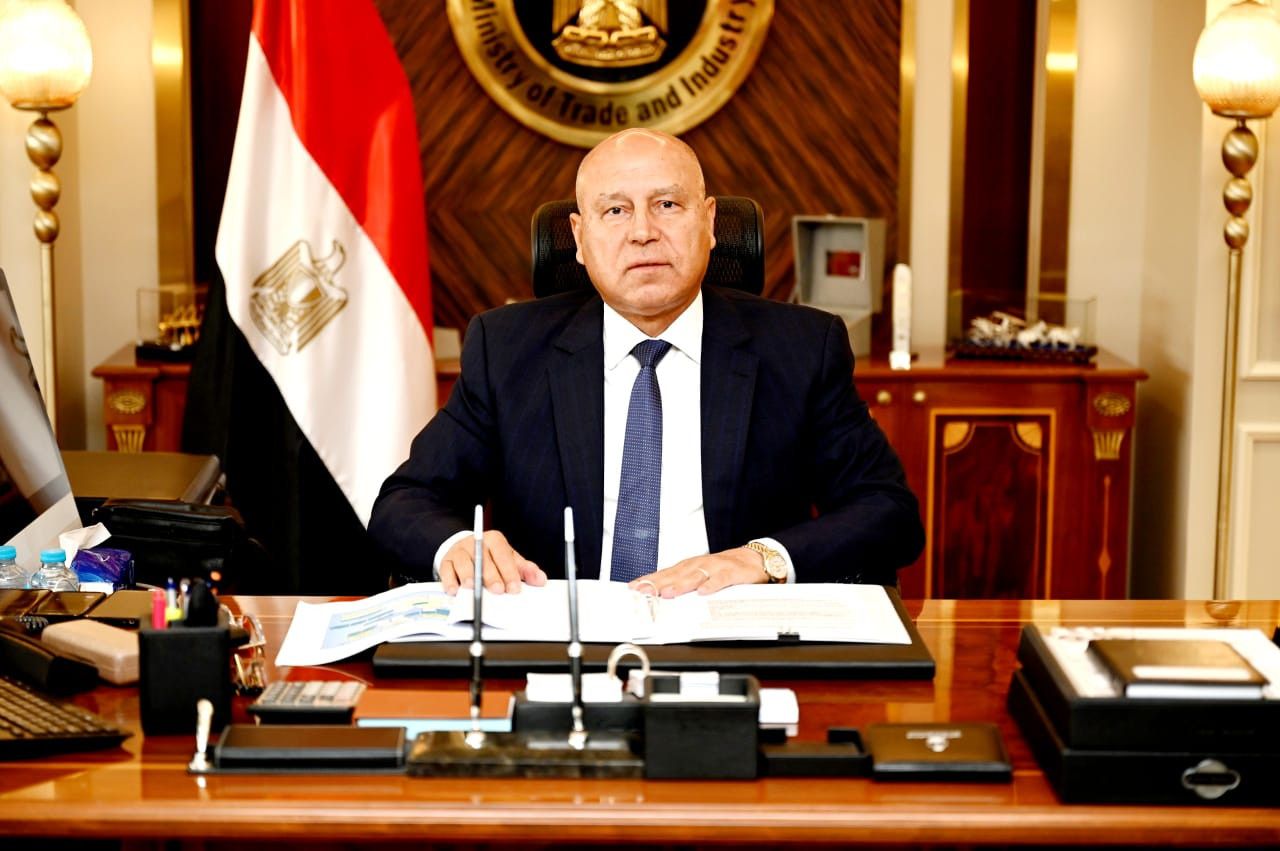 نائب رئيس الوزراء: التصديق الفوري لإعادة تشغيل ومساعدة المصانع المتعثرة