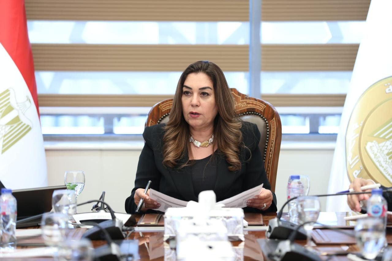 منال عوض ميخائيل.. السيرة الذاتية لـ أول سيدة تتولى حقيبة التنمية المحلية