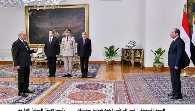 عاجل- رئيسا مجلس الدولة والنيابة الإدارية يؤديان اليمين أمام الرئيس السيسي