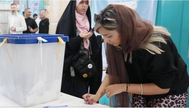 تمديد التصويت مجددا في الجولة الثانية من الانتخابات الرئاسية الإيرانية