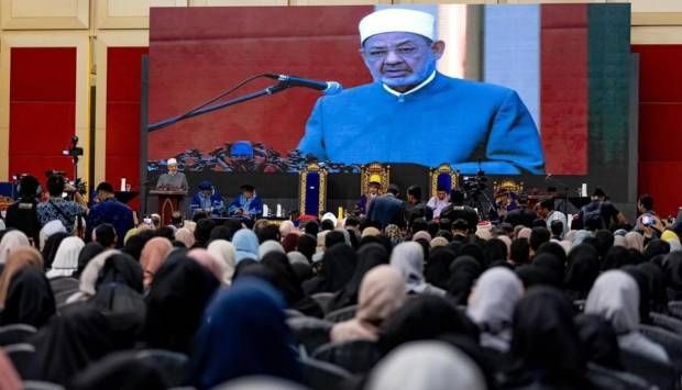 شيخ الأزهر: الإسلام له تجارب معلومة في تجاور الحضارات وتعدد الأديان