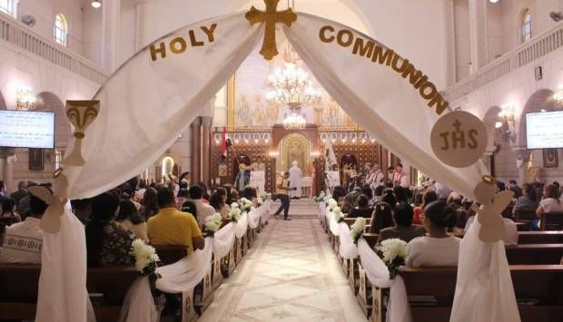 بطريرك الكاثوليك يترأس قداس المناولة الاحتفالية بالفجالة