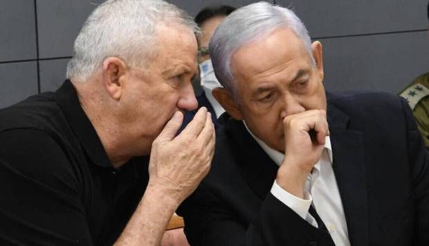 إعلام إسرائيلي: جانتس يبحث هاتفيا مع نتنياهو تطورات صفقة تبادل المحتجزين