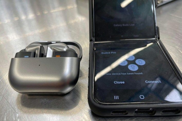 أخبار التقنية.. صور مسربة حية لسماعة Galaxy Buds3 Pro اللاسلكية قبل الإعلان الرسمي