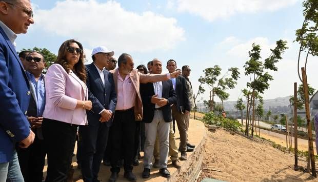 مدبولي يتفقد مشروع إحياء حديقة الأزبكية.. ويوجه باستغلال سنترال العتبة
