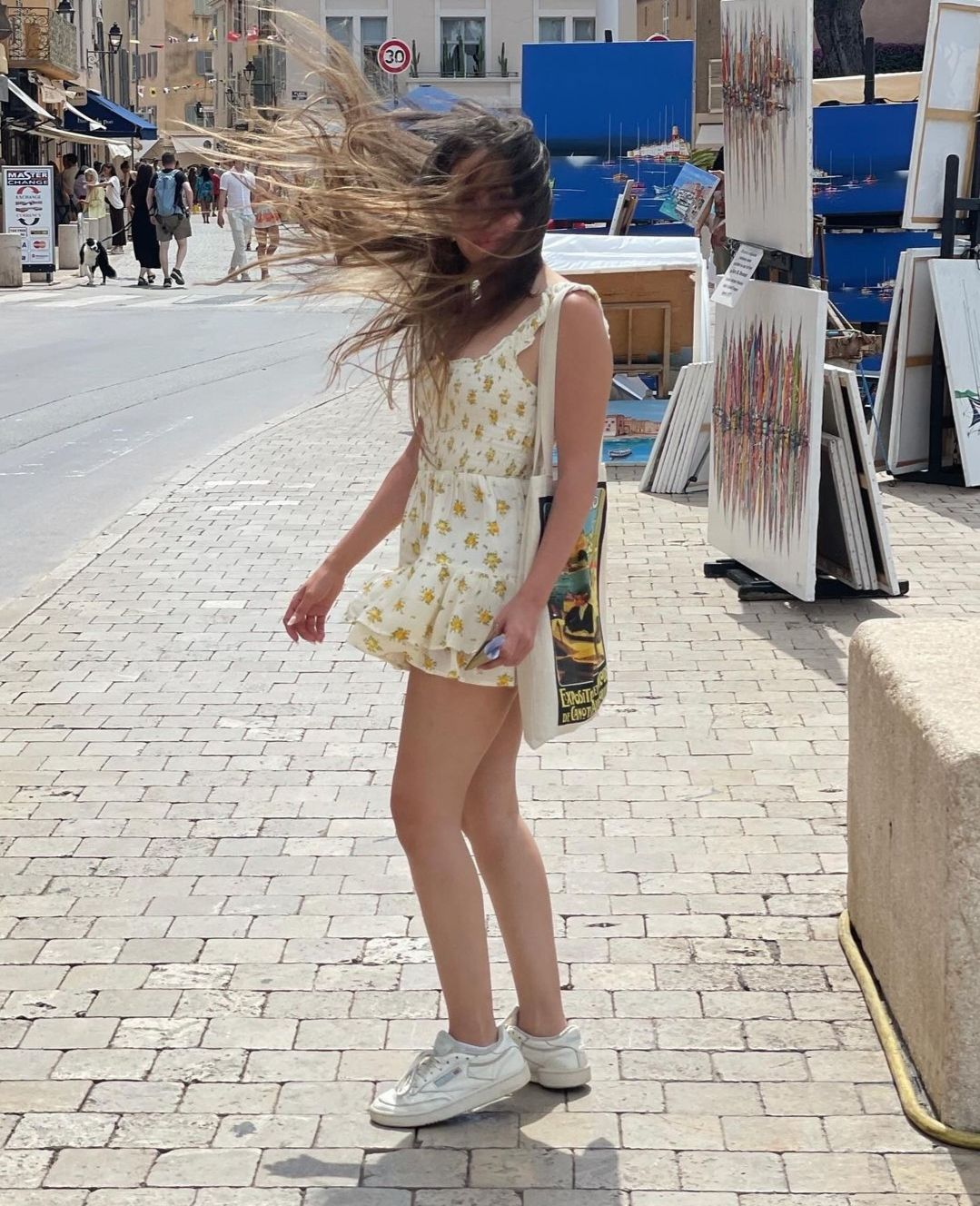 جميلة عوض تشارك جمهورها بأحدث صورها من شهر العسل في فرنسا