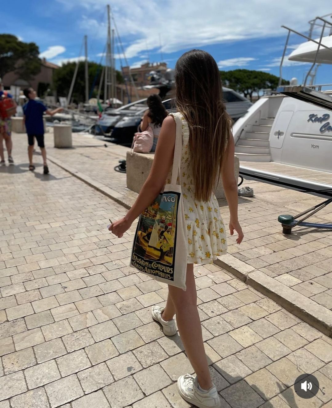 جميلة عوض تشارك جمهورها بأحدث صورها من شهر العسل في فرنسا