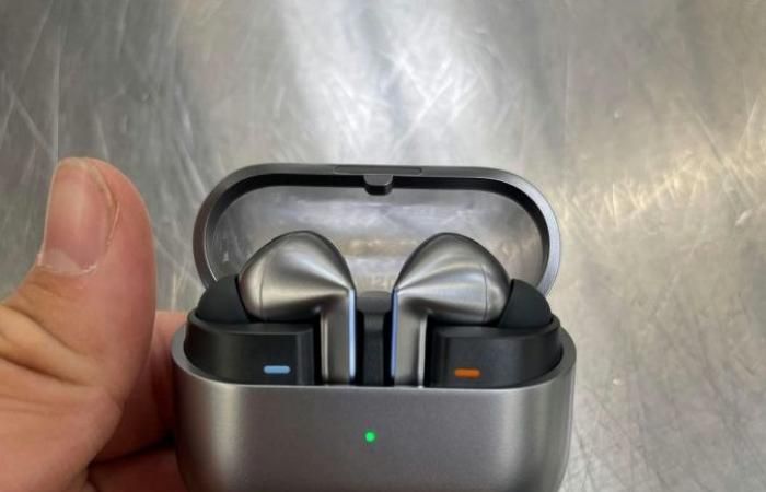 أخبار التقنية.. صور مسربة حية لسماعة Galaxy Buds3 Pro اللاسلكية قبل الإعلان الرسمي