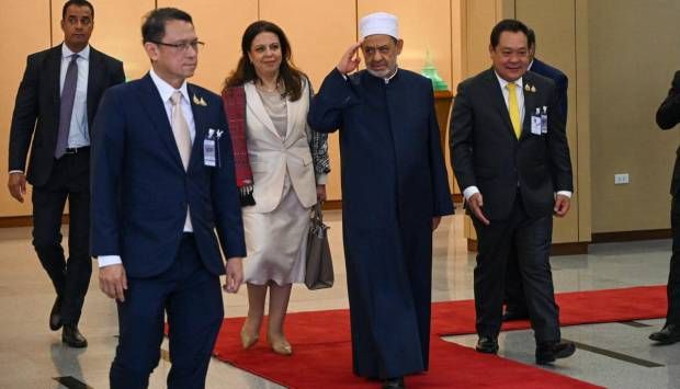 ملك تايلند يستقبل شيخ الأزهر في بداية زيارته الرسمية