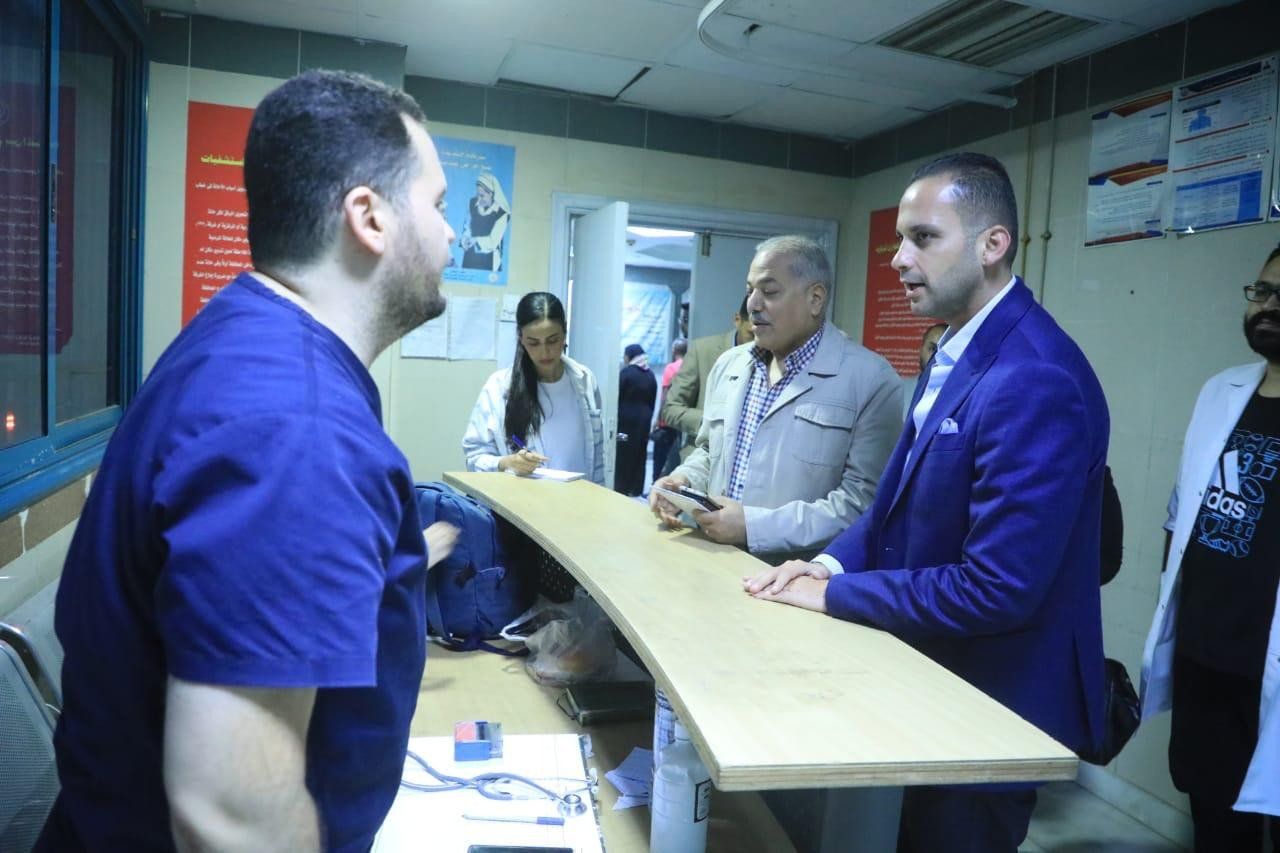 آخر انضباط.. جولة لنائب وزير الصحة بمستشفى عين شمس العام (صور)