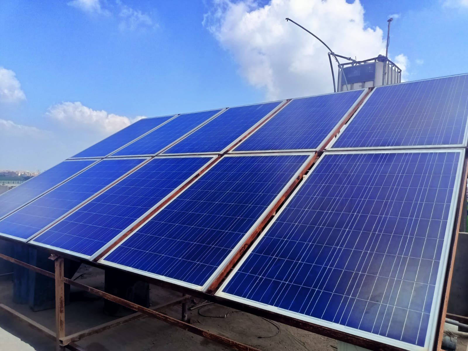 الطاقة الشمسية كلمة السر.. حكاية أول قرية في مصر تكتفي ذاتيًا من الكهرباء