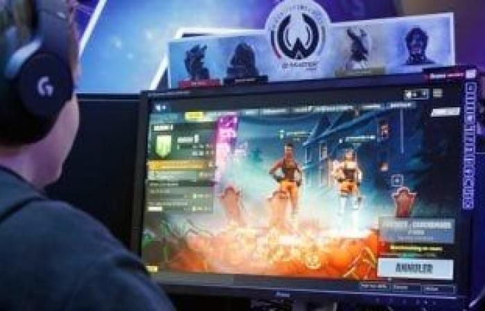 أخبار التقنية.. أبل تسمح بمتجر تطبيقات الطرف الثالث الخاص بشركة Epic
