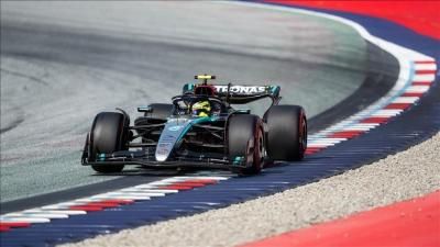 هاميلتون يتوج بجائزة بريطانيا الكبرى