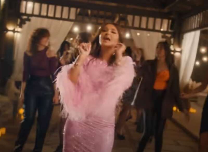 شاهد.. شذى حسون تطرح أغنية الليلة