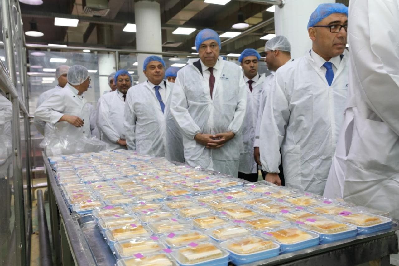 في أولى جولاته الميدانية.. وزير الطيران يتفقد مبنى الخدمات الجوية (صور)