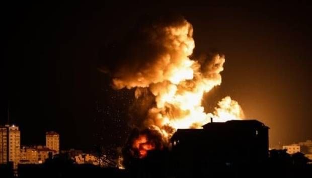 «القاهرة الإخبارية»: الطيران الإسرائيلي يقصف منزلا في دير البلح وسط غزة