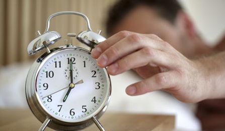 6 عادات خاطئة تسبب التوتر والكسل في الصباح